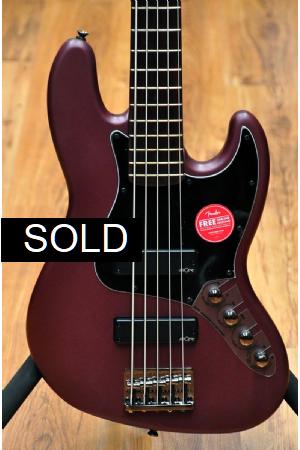 Squier Contemporary Active Jazz Bass V HH Roasted Maple Fingerboard Burgundy Satin Squier Contemporary Active Jazz Bass V HH Roasted Maple Fingerboard Burgundy Satin